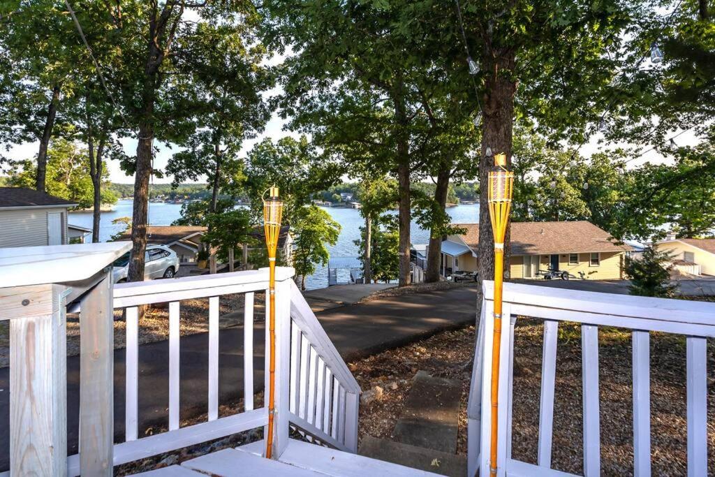 Hébergement de vacances Funky Little Lakehouse - Private Dock And Sunset View Sunrise Beach